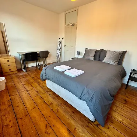 Privatunterkunft Delightful By Gloucester Road Bristol